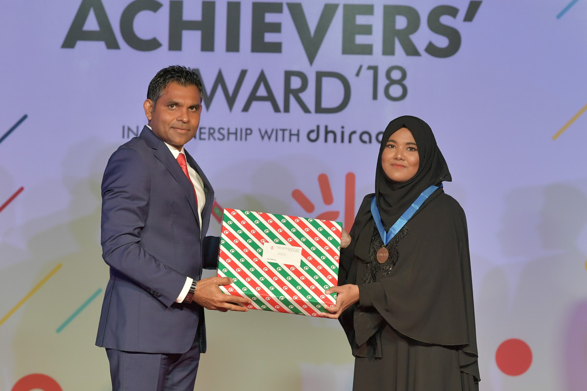 9 ޖުލައި 2019 --އޭލެވެލް އިންތިހާނުގައި ރަން ވަނަތައް ހޯދި ދަރިވަރުންނަށް އެވޯޑް ދެއްވަނީ- ފޮޓޯ: ރައީސް އޮފީސް