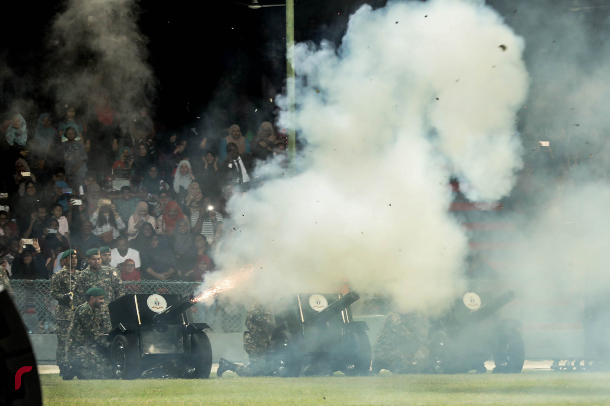 26 ޖުލައި 2019 --މިނިވަން ދުވަހުގެ ރަސްމީ ޕެރޭޑުގެ ހަރަކާތްތައް، ގަލޮޅު ދަނޑުގައި ބޭއްވި ޕެރޭޑް ޝަރަފްވެރި ކޮށްދެއްވީ ރައީސުލް ޖުމްހޫރިއްޔާ އިބްރާހިމް މުހައްމަދު ސޯލިހް-- ފޮޓޯ: ޝުއައިބް މުހައްމަދު