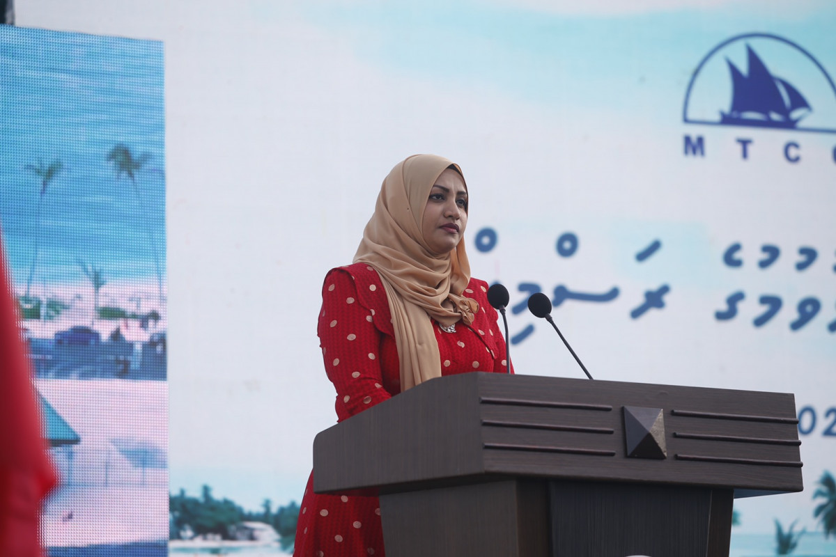 ޓްރާންސްޕޯޓް މިނިސްޓަރ އައިޝަތު ނަހުލާ އޭރު ވިދާޅުވީ މިނީބަސް ތައާރަފު ކުރުން ލަސްވެފައިވަނީ ތިމާވެއްޓާ ގުޅޭ އަދި ވަކި ސައިޒަކަށް ފެތޭ ބަސްތަކެއް ގެންނަން ބޭނުންވާތީ ކަމަށް