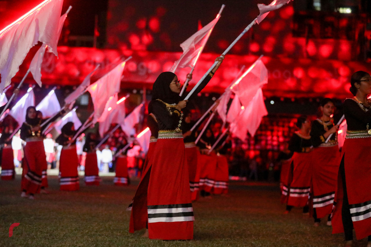 26 ޖުލައި 2019 --މިނިވަން ދުވަހުގެ ރަސްމީ ޕެރޭޑުގެ ހަރަކާތްތައް، ގަލޮޅު ދަނޑުގައި ބޭއްވި ޕެރޭޑް ޝަރަފްވެރި ކޮށްދެއްވީ ރައީސުލް ޖުމްހޫރިއްޔާ އިބްރާހިމް މުހައްމަދު ސޯލިހް-- ފޮޓޯ: ޝުއައިބް މުހައްމަދު