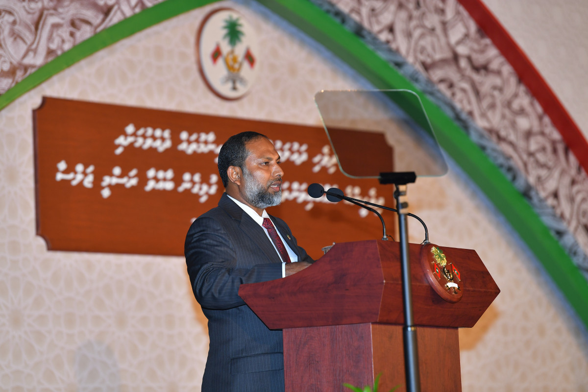 ދިވެހިންގެ ގައުމީ އެއްބައިވަންތަކަމުގެ ދުވަހުގެ މުނާސަބަތުގައި ބޭއްވި ޖަލްސާގައި ހޯމް މިނިސްޓަރު އިމްރާން އަބްދުﷲ ވާހަކަދައްކަވަނީ