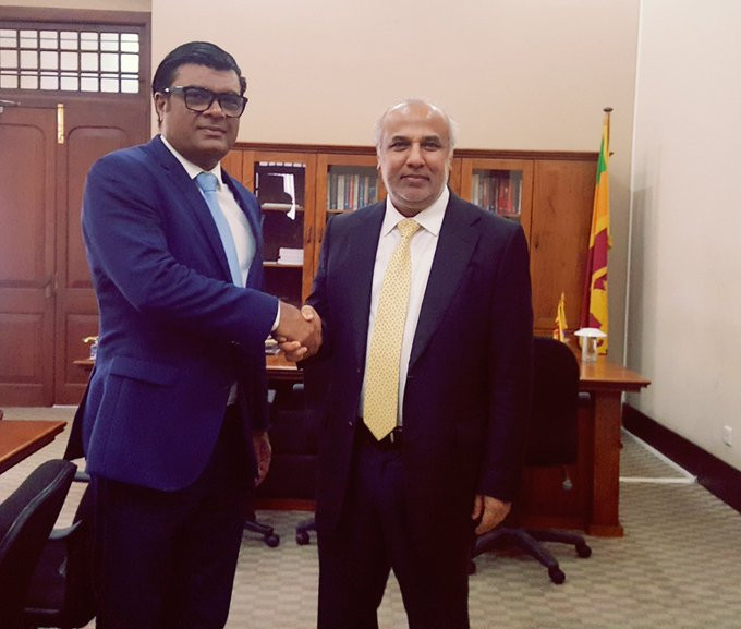 ލަންކާގެ ހަޔަރ އެޑިއުކޭޝަން މިނިސްޓަރ ސަފީރު އުމަރު އަބްދުއްރައްޒާގު ބައްދަލުކުރައްވަނީ