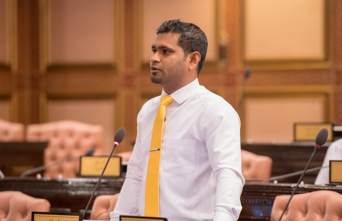 ތޮއްޑޫ ދާއިރާގެ މެމްބަރު ހަސަން ޝިޔާން (ގިޓާ): މާދަމާގެ ޖަލްސާގައި ޓޫރިޒަމް މިނިސްޓަރު ޑރ. މައުސޫމްއާ ސުވާލު ކުރެއްވުމަށް އެޖެންޑާގައި ހިމެނޭ