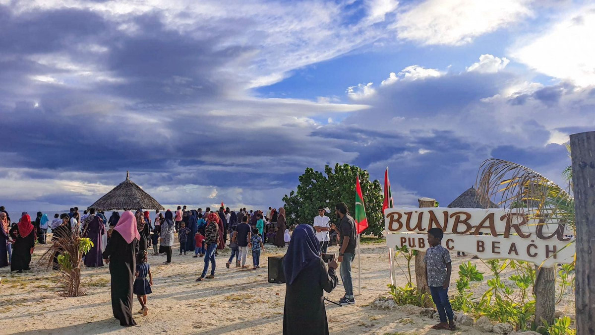 ކުނި ގޮނޑު ނައްތާލައި ހަދާފައިވާ ބީޗް