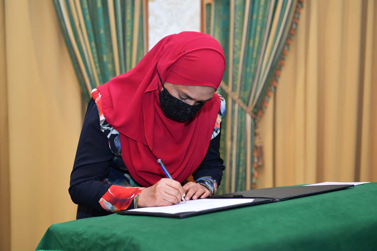 ރައީސުލްޖުމްހޫރިއްޔާ، ވަޒީފާބެހޭ ޓްރައިބިއުނަލްގެ ފުލްޓައިމް މެންބަރުކަމަށް ބޭފުޅަކު ޢައްޔަން ކުރެއްވުން - ފޮޓޯ: ރައީސް އޮފީސް