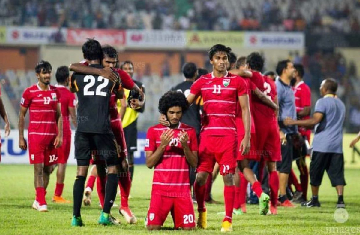 އިބްރާހިމް ވަހީދު ހަސަން (އިއްބެ) ގައުމީ ޓީމު ކުޅުންތެރިންނާއެކު