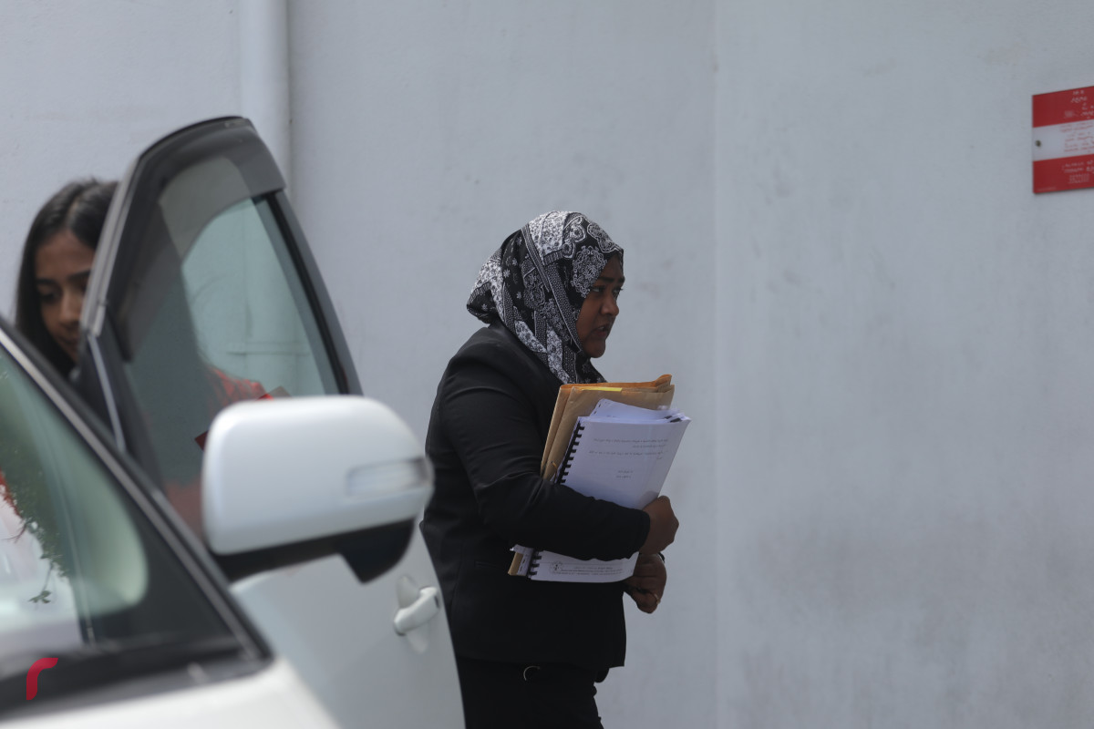 04 އޯގަސްޓް 2019 --ދައުލަތުގެ ވަކީލު ކްރިމިނަލް ކޯޓަށް ވަދެވަޑައިގަންނަނީ-- ފޮޓޯ: ޝުއައިބް މުހައްމަދު