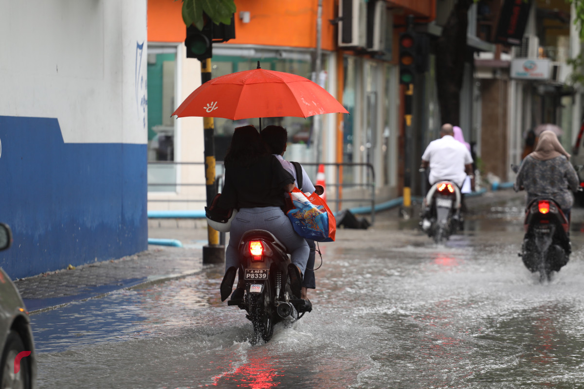 23 މެއި 2019 --މާލެއަށް މިއަދު ކުރި ވިއްސާރާގައި މަގުތަކުގައި ފެންބޮޑުވެފައި-- ފޮޓޯ: ޝުއައިބް މުހައްމަދު