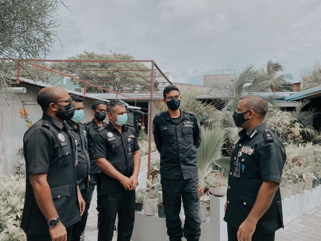 ކަރެކްޝަނަލް ސަރވިސްގެ އޮފިސަރުންތަކެއް