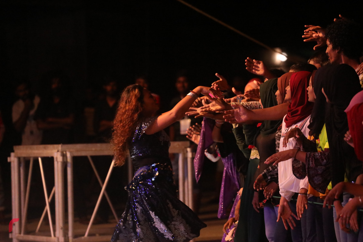 12 އޮގަސްޓު 2019/ހއ.ހޯރަފުށި --ހާއުފާ ޢީދު ޝޯގައި ރިޝްމީ، ރަވީ، ނުޒޫ ގެ އިތުރުން އަޒޭ އާއި ޖުމާ އަދި މަޖޫ ގެ ބަލާ ހިތްވާ ފަދަ ފޯރިގަދަ ނެޝުން ތަކެއް ބެލުންތެރިންނަށް ވަނީ ގެނެސްދީފައި--ފޮޓޯ: ޝުއައިބް މުހައްމަދު