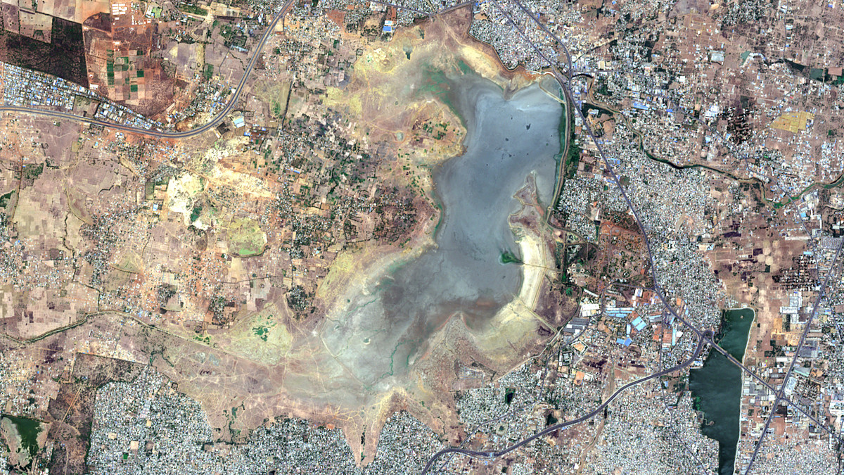 ޗެންނާއީގެ މަތިން ނަގާފައިވާ ފޮޓޯއެއް