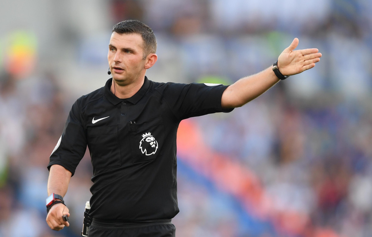 ޕްރިމިއާ ލީގުގެ ރެފުރީ މައިކަލް އޮލިވާ: ކޮންމެ ދެ ހަފުތާއަކުން ރެފުރީން ވައިރަހަށް ޓެސްޓު ކުރާނެ