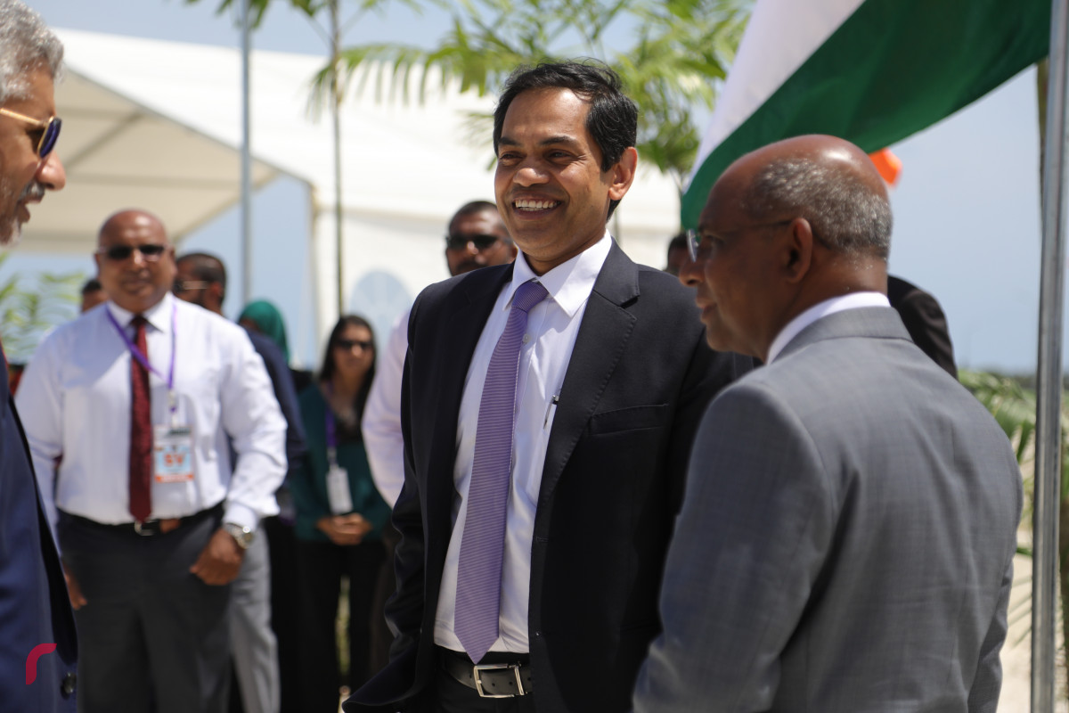 04 ސެޕްޓެމްބަރ 2019، ހުޅުމާލެ، ހުޅުމާލެ ފޭސް 2ގައި އިމާރާތްކުރަން ހަމަޖެހިފައިވާ އިންޑިއާ އެމްބަސީގެ އާ އިމާރާތުގެ ބިންގާ އެޅުމުގެ ރަސްމިއްޔާތުގެ ތެރެއިން އިންޑިއާގެ އެކްސްޓާނަލް އެފެއާޒް މިނިސްޓަރު ޑރ. ސުބްރަމާނިއަމް ޖައިޝަންކަރު އަދި ފޮރިން މިނިސްޓަރ އަބްދުﷲ ޝާހިދު--ފޮޓޯ: ޝުއައިބް މުހައްމަދު