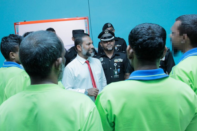 ގައިދީންތަކަކާއި ހޯމް މިނިސްޓަރު އިމްރާނާއި، ކަރެކްޝަންސްގެ ބައެއް އޮފިސަރުން ބައްދަލުކުރައްވަނީ