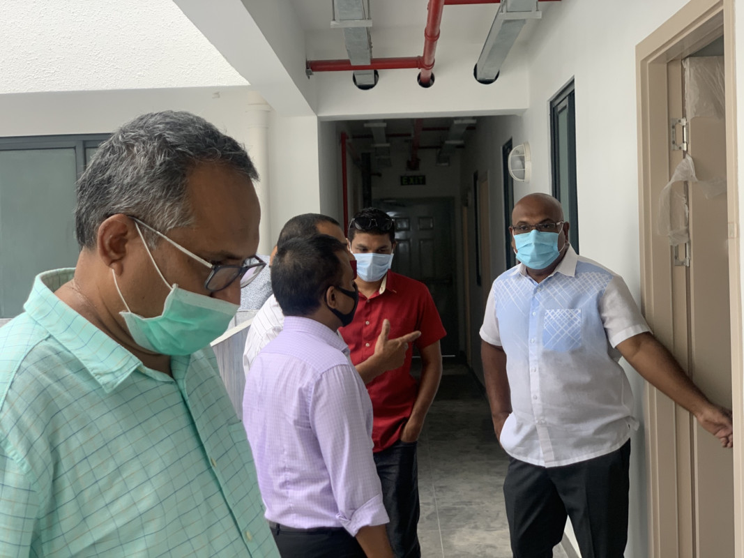 ހިޔާ ފްލެޓް މަޝްރޫޢުގެ ކަން ކަން ހިނގާފައިވާ ގޮތް ބެލުމަށް ރައްޔިތުންގެ މަޖިލީހުގެ ގައުމީ ތަރައްޤީ އާއި ތަރިކައިގެ ކޮމިޓީގެ މެންބަރުން ކުރި ޒިޔާރަތް - މި މަޝްރޫއުގެ އަމަލީ މަސައްކަތް ފަށާފައިވަނީ 19 ޑިސެމްބަރު 2017 ގައި - ފޮޓޯ: ރާއްޖެއެމްވީ