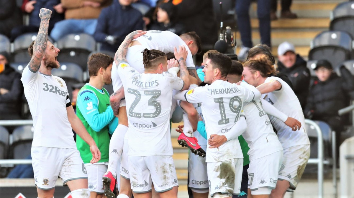 ލީޑްސް ޔުނައިޓެޑްގެ ކުޅުންތެރިން އުފާފާޅުކުރަނިކޮށް