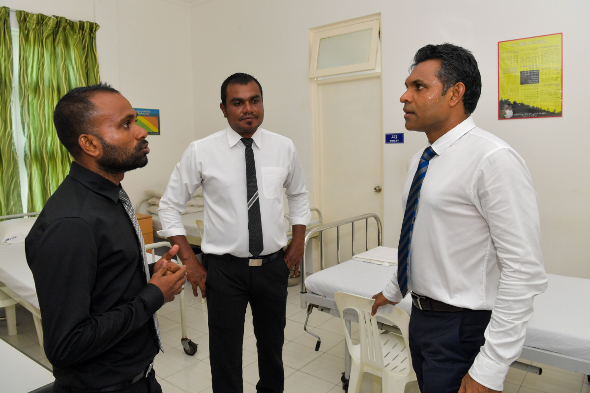 22 ޖޫން 2019 --ނައިބުރައީސް ވަނީ ތުރާކުނަށް ވަޑައިގެން އެރަށުގެ ސުކޫލުގެ އިތުރުން އެ ރަށު މުއައްސަސާތަކަށް ވަނީ ޒިޔާރަތް ކުރައްވާފައި-- ފޮޓޯ: ރައީސް އޮފީސް