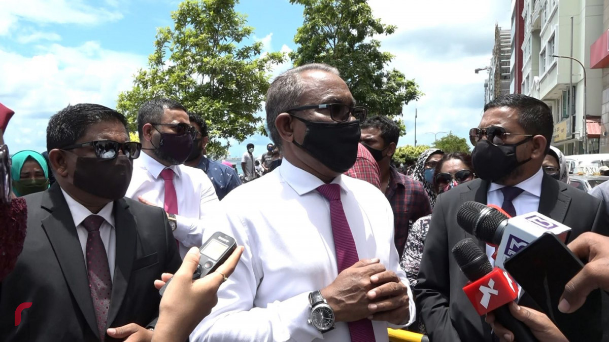 އަބްދުއްރަހީމް އަބްދުﷲ (އަދުރޭ)- އަދުރޭގެ މައްޗަށް އުފުލާފައިވަނީ ހަޑިހުތުރު އެއްޗެހި ކިއުމާއި، ހަޑިހުތުރު ބަސް ބޭނުން ކުރުމުގެ ކުށުގެ ދައުވާ