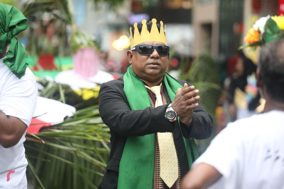 04 ޖޫން 2019 --މާލޭގައި މާލި ނެރުމުގެ ހަރަކާތުގެ ތެރެއިން، މި ހަރަކާތް ބަލާލުމަށް ގިނަ އަދަދެއްގެ މީހުން ވަނީ ޖަމާވެފައި-- ފޮޓޯ: ޝުއައިބް މުހައްމަދު