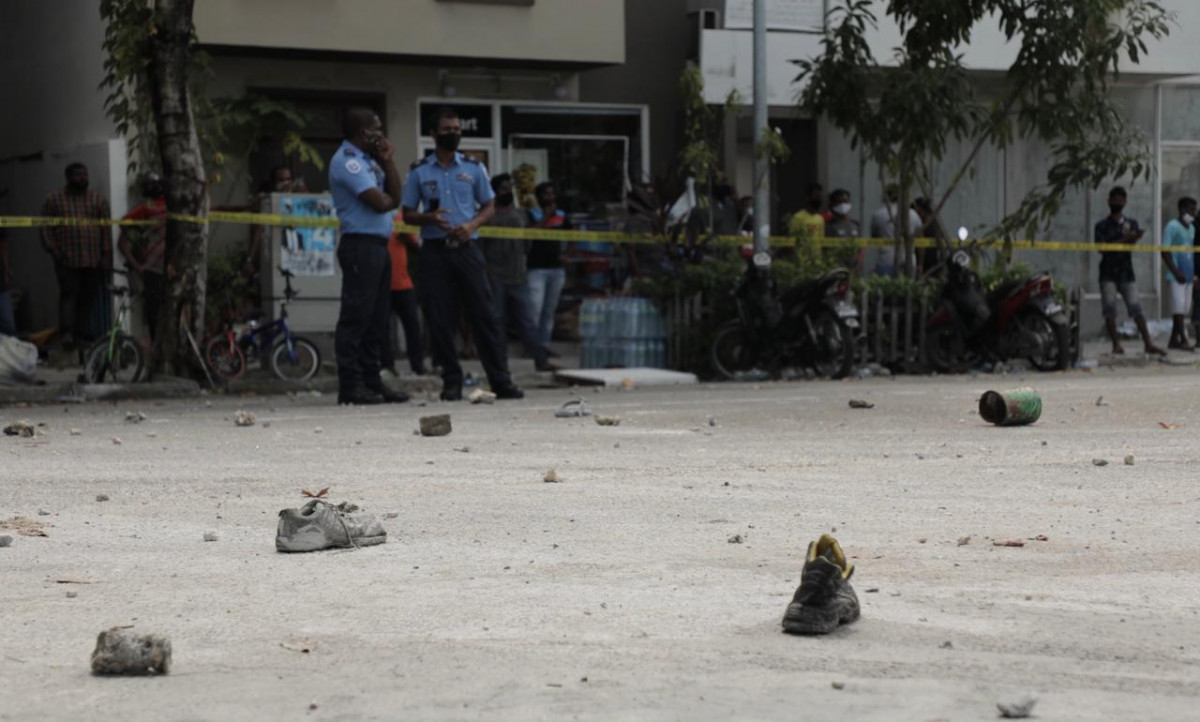 ސިފައިންނާއި ފުލުހުންނަށް ޚާއްސަ ކޮށްގެން ހުޅުމާލޭގައި ހަދަމުންދާ އިމާރާތުގެ މަސައްކަތް ކުރަމުންދާ ތައިލެންޑުގެ އައިލެންޑް އެކްސްޕާޓުގެ ބިދޭސީންނަށް މުސާރަ ނުދޭކަމަށް ބުނެ، 13 ޖުލައި 2020 ގައި ކުރި މުޒާހަރާގެ ތެރެއިން، ފުލުހުންނާއި ދިމާލަށް އުކާފައިވާ ތަކެތި - ފޮޓޯ: ރާއްޖެއެމްވީ