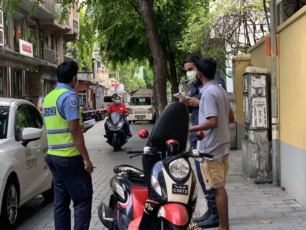 ހުއްދަނެތި މަގުމަތީގައި އުޅެމުންދިއަ މީހަކު ހުއްޓުވާ ފުލުހުން ސުވާލުކުރަނީ