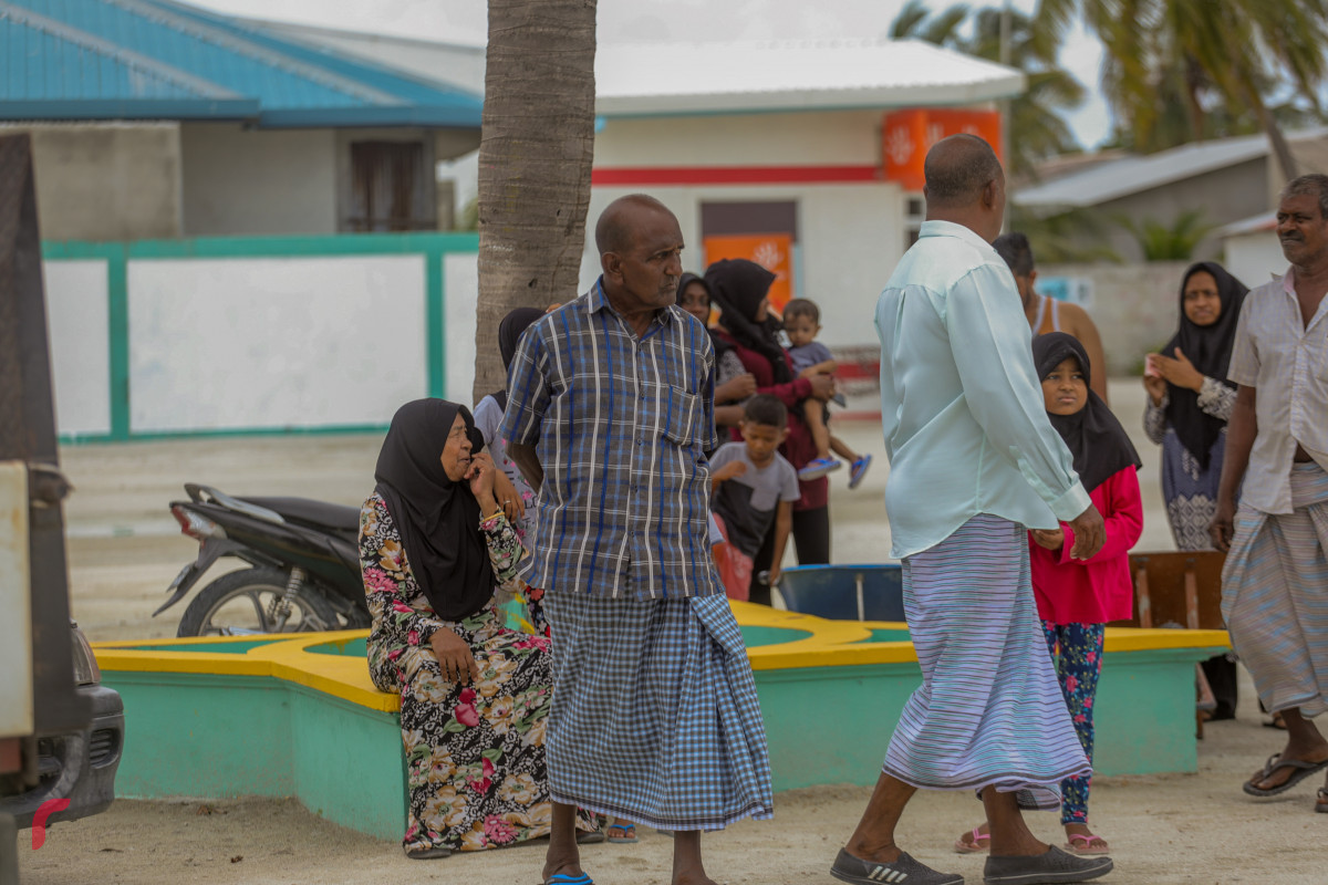 09 އޯގަސްޓް 2019/ ހއ.ހޯރަފުށި --ހޯރަފުއްޓަށް އީދަށް އައި މެހެމާނުންނަށް މަރުހަބާ ކިޔުމަށް ބޯޓު ކައިރިޔަށް ރައްޔިތުން ނިކުމެފައި-- ފޮޓޯ: ޝުއައިބް މުހައްމަދު