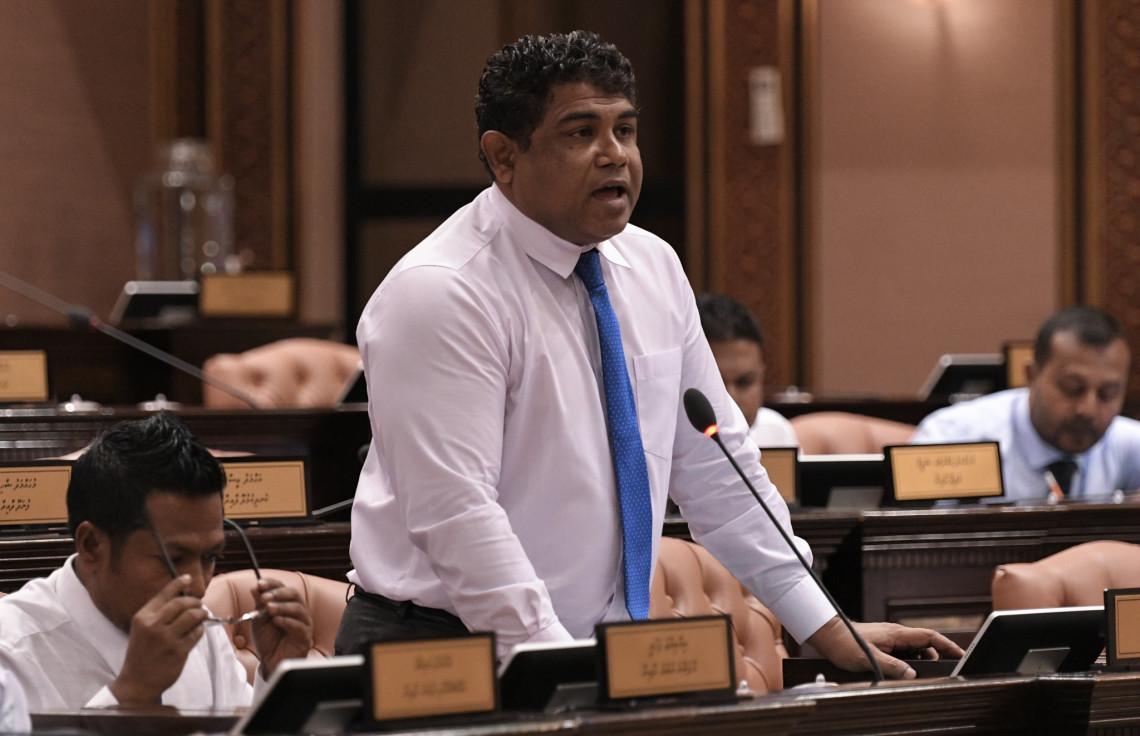 19 ވަނަ ރައްޔިތުންގެ މަޖިލީހުގައި މާފަންނު މެދު ދާއިރާގެ ކުރީގެ މެންބަރު އިބްރާހިމް ރަޝީދު ވާހަކަދައްކަވަނީ