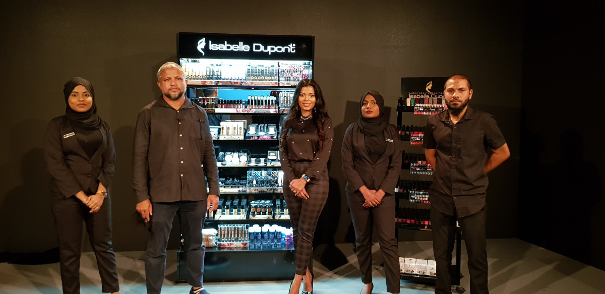 އިޒަބެލް ޑުޕޮންޓް ރަސްމީކޮށް ރާއްޖެއަށް ތައާރަފު ކުރުމަށް ބޭއްވި ރަސްމިއްޔާތުގެ ތެރެއިން