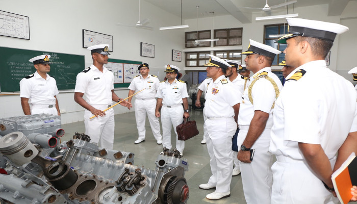 ސްރީލަންކާގެ ކަނޑުގެ އަސްކަރިއްޔާގެ މައި މަރުކަޒުގައި ޑެއިލީ ބްރީފިންގއެއް ކުރިޔަށްދަނީ