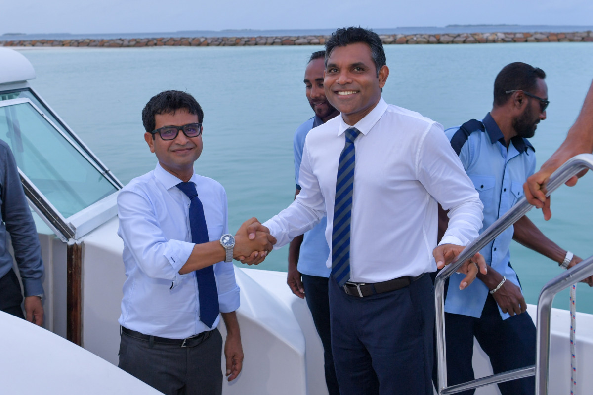 22 ޖޫން 2019 --ނައިބުރައިސް ތިލަދުންމައްޗަށް ކުރައްވާ ދަތުރުފުޅުގެ ތެރެއިން ހއ.ހޯރަފުއްޓަށް ވަޑައިގަތުން. މި ދަތުރުގައި އެމްޓީސީސީގެ ލޯންޗް ފެރީގެ ހިދުމަތް ވަނީ ފައްޓަވައިދެއްވާފައި.-- ފޮޓޯ: ރައީސް އޮފީސް