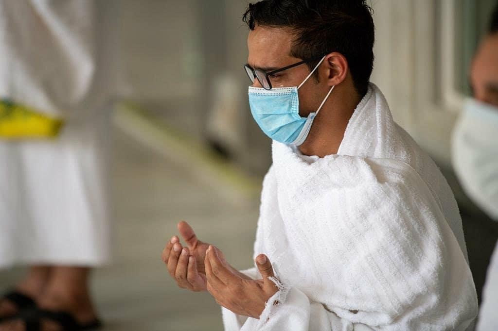 ހައްޖު 1441 - މިއަހަރުގެ ހައްޖުގެ އަޅުކަން އަދާކުރާ މީހުންގެ އަދަދު 10،000ށްވުރެ އިތުރުނުވާނެ ކަމަށް، ސައުދީގެ ހައްޖު އަދި އުމްރާގެ މިނިސްޓަރ ޑރ މުހައްމަދު ސަލެހް ބިންތެން އާއެކު ބޭއްވި ނޫސްވެރިންގެ ބައްދަލުވުމުގައި ހައްޖާގުޅޭ މިނިސްޓަރ ވިދާޅުވެފައިވޭ - ފޮޓޯ: އަލްހަރަމައިން