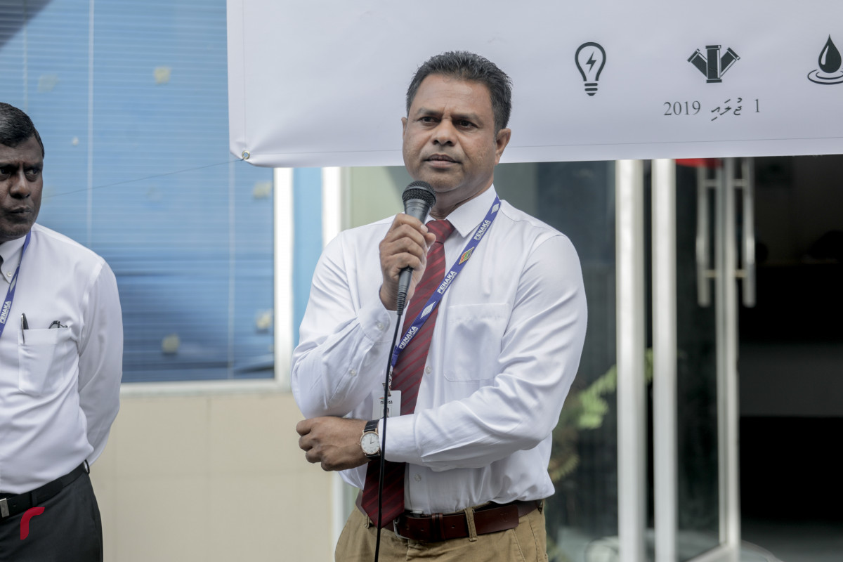 1 ޖުލައި 2019 --ފެނަކަ ކޯޕަރޭޝަންގެ މުއައްޒަފުން ކުރަޕްޝަނައާއި ދެކޮޅަށް ސޮއިކުރުމަށް ބޭއްވި ހަރަކާތުގެ ތެރެއިން. ފެނަކައިގެ ހުރިހާ މުވައްޒަފުން ވަނީ މި އިގުރާރުގައި ސޮއިކޮށްފައި.-- ފޮޓޯ: ޝުއައިބް މުހައްމަދު