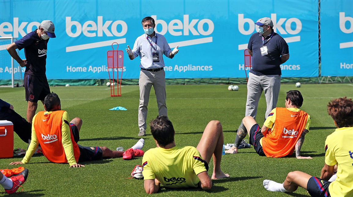 ބާސާގެ ކުޅުންތެރިންނާ އެ ކުލަބުގެ ރައީސް ޖޯސެފް މާރިއާ ބާޓޮމެއޫ މީގެ ކުރިން ބައްދަލުކުރަނިކޮށް