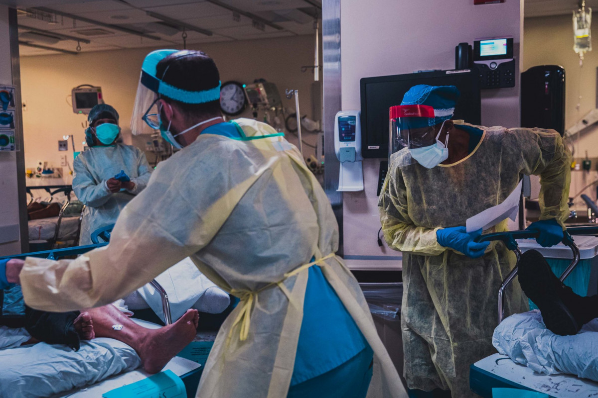 ބްރޮންޒް ގެ އެމަރޖެންސީގައި ބަލިމީހުންނަށް ފަރުވާދެނީ