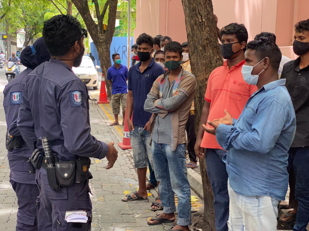 މުސާރަ ނުދޭ ކަމަށް ބުނެ ބިދޭސީން 03 އޮގަސްޓު 2020 ވަނަ ދުވަހު ކުރި މުޒާހަރާގެ ތެރެއިން - ފޮޓޯ: ރާއްޖެއެމްވީ