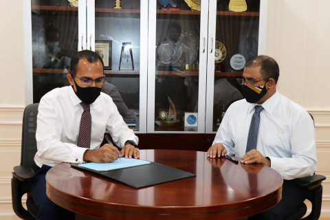 އައިލެންޑްސް.އެމްވީ, މިނިސްޓަރ އޮފް ޓޫރިޒަމް އަބްދުﷲ މައުސޫމްއާއި ހަވާލު ކުރެއްވުން