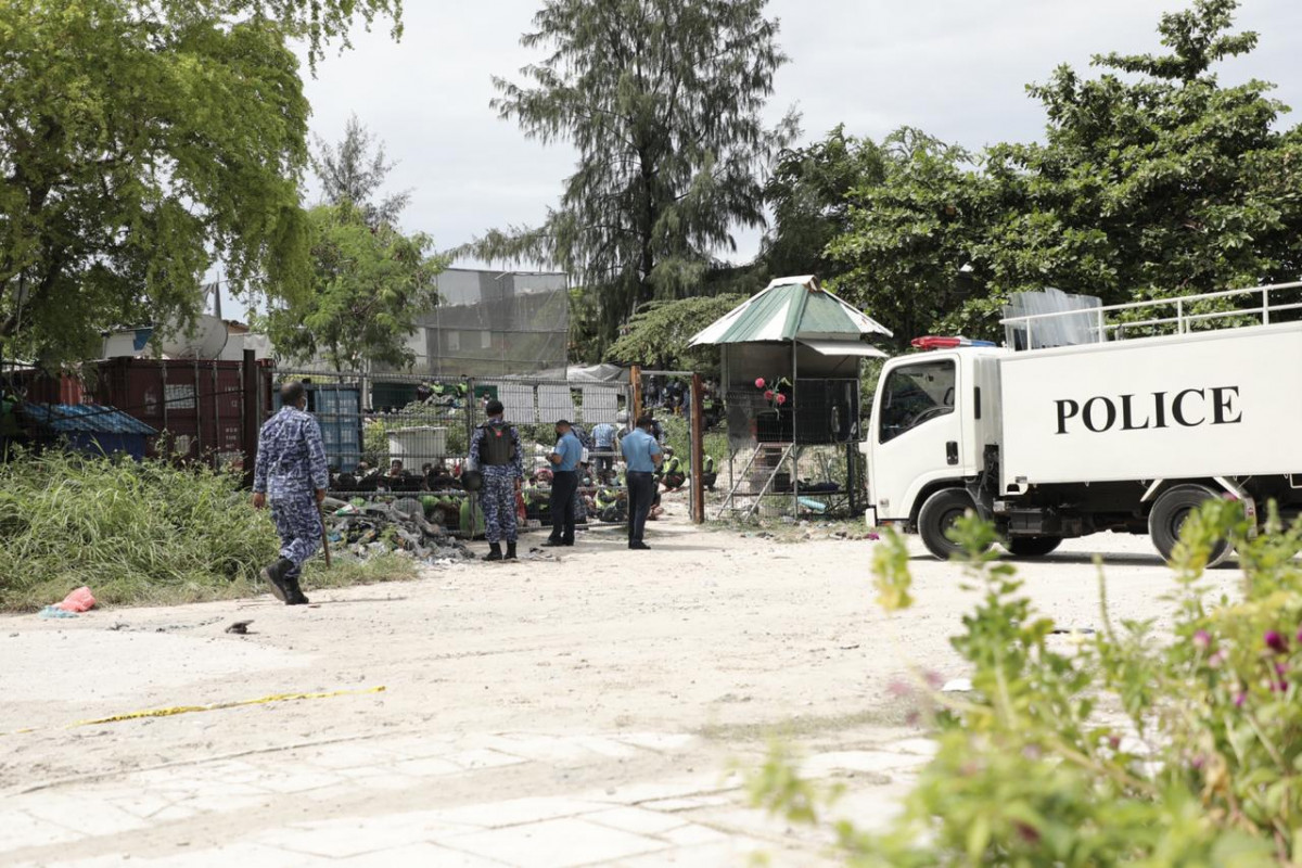 ސިފައިންނާއި ފުލުހުންނަށް ޚާއްސަ ކޮށްގެން ހުޅުމާލޭގައި ހަދަމުންދާ އިމާރާތުގެ މަސައްކަތް ކުރަމުންދާ ތައިލެންޑުގެ އައިލެންޑް އެކްސްޕާޓުގެ ބިދޭސީންނަށް މުސާރަ ނުދޭކަމަށް ބުނެ، 13 ޖުލައި 2020 ގައި ކުރި މުޒާހަރާގެ ތެރެއިން - ސްޕެޝަލް އޮޕަރޭޝަންސް ޑިޕާޓްމަންޓުގެ ޕަބްލިކް ސޭފްޓީ އެންޑް ރެސްޕޮންސް ޔުނިޓުގެ ޓީމު ވަނީ އެ ސަރަހައްދުގައި ހަރަކާތްތެރިވެފައި - ފޮޓޯ: ރާއްޖެއެމްވީ
