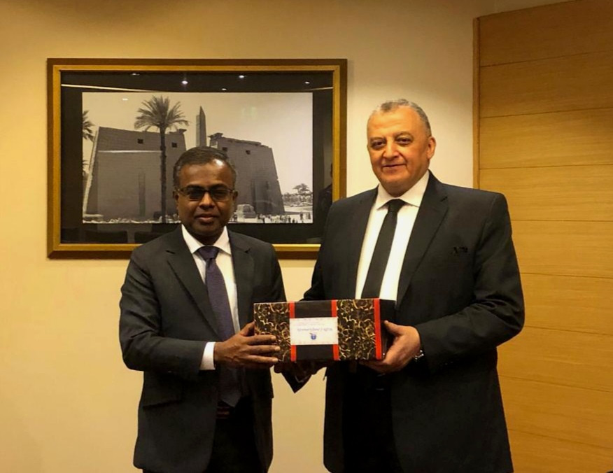 ޑރ.އަބްދުﷲ ދީދީ މިސްރުގެ ޗީފް ޖަސްޓިސްއާއެކު