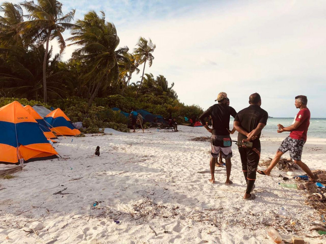 ޕްރިސްޓަރ އޮއިލް ސެލެބްރިޓީ ރޭސް ޝޫޓިންގ ގެ ތެރެއިން