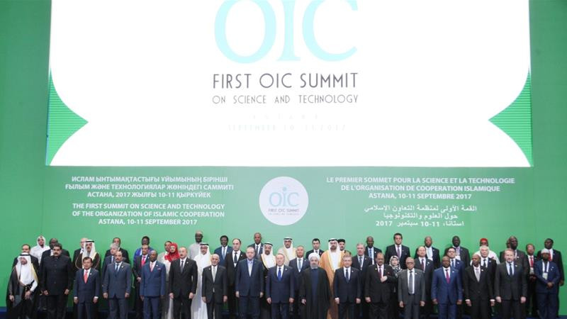 އޯއައިސީގެ ލީޑަރުންނާއި މަންދޫބުން ކަޒަކިސްތާނުގައި ބޭއްވި ބައްދަލުވުމެއްގައި ފޮޓޯއަކަށް ހުޓިވަޑައިގެން