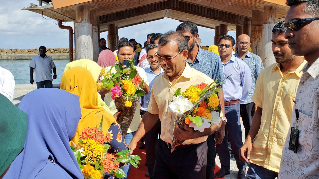 ރައްޔިތުންގެ މަޖިލީހުގެ ރައީސް މުހައްމަދު ނަޝީދު ފުވައްމުލަކު ސިޓީއަށް ވަޑައިގެން ސަޕޯޓަރުންނާއި ސަލާމްކުރައްވަނީ