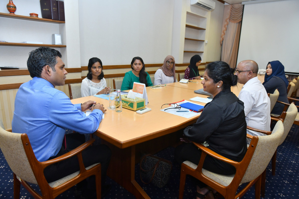 މޯލްޑިވްސް ރެޑް ކްރެސެންޓްގެ އިސް ބޭފުޅުންނާ ނައިބު ރައީސް ފައިޞަލް ނަސީމް ބައްދަލުކުރައްވުން