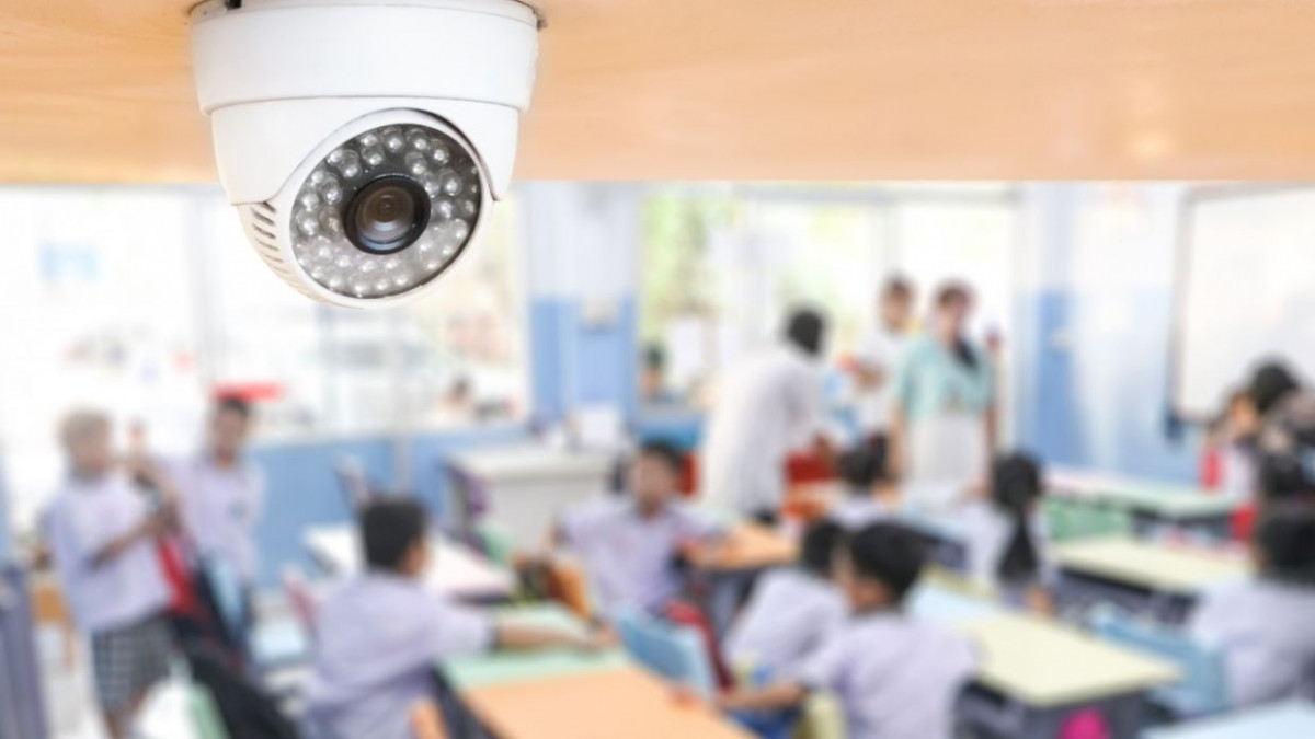 ހޮންކޮންގގެ ކްލާސް ރޫމެއްގައި ސަވައިލެންސް ކެމެރާ ހަރުކޮށްފައި ވަނިކޮށް