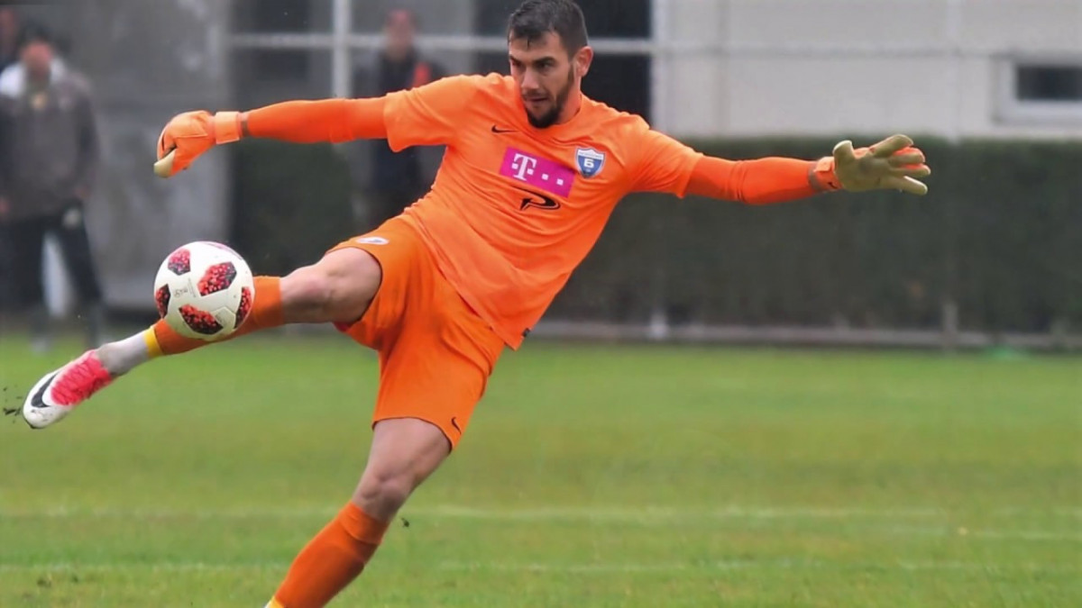 މާޒިޔާއަށް ސޮއިކުރި ސާބިއާގެ ގޯލްކީޕަރު ނިކޯލާ ވުޔަނަޗް