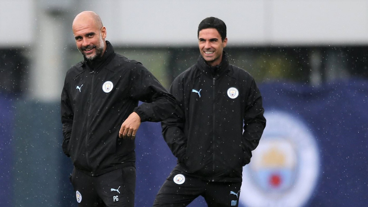 މެންޗެސްޓާ ސިޓީގެ ކޯޗު ޕެޕް ގާޑިއޯލާ އާއި އާސެނަލްގެ ކޯޗު މިކޭލް އާޓެޓާ އެކުގައި