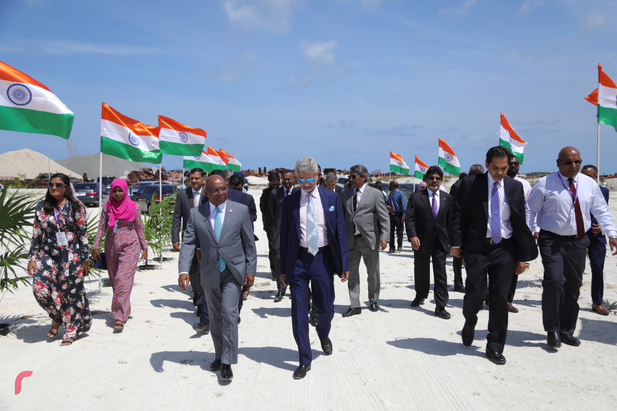 04 ސެޕްޓެމްބަރ 2019، ހުޅުމާލެ، ހުޅުމާލެ ފޭސް 2ގައި އިމާރާތްކުރަން ހަމަޖެހިފައިވާ އިންޑިއާ އެމްބަސީގެ އާ އިމާރާތުގެ ބިންގާ އެޅުމުގެ ރަސްމިއްޔާތުގެ ތެރެއިން އިންޑިއާގެ އެކްސްޓާނަލް އެފެއާޒް މިނިސްޓަރު ޑރ. ސުބްރަމާނިއަމް ޖައިޝަންކަރު އަދި ފޮރިން މިނިސްޓަރ އަބްދުﷲ ޝާހިދު--ފޮޓޯ: ޝުއައިބް މުހައްމަދު