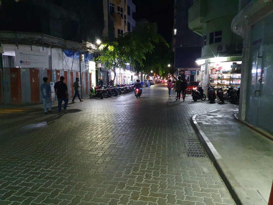 އެއްގަމު އުޅަނދު ރޭގަނޑު 8:00ން ފަތިހު 5:00ށް ދުއްވުން މަނާ ކުރުން - ޖުލައި މަހުގެ 1ން ފެށިގެން ލޮކްޑައުން އަށް ދިން ލުއިތަކާ އެކު، މާލެ ސަރަހައްދުން ކޮވިޑް-19 ޖެހޭ މީހުންގެ އަދަދު ވަނީ ވަރަށް ބޮޑަށް އިތުރުވާން ފަށާފައި - ފޮޓޯ: ރާއްޖެއެމްވީ