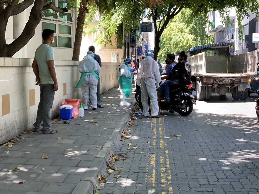 ކޮވިޑް އަށް ޓެސްޓު ކުރުމަށް ސާމްޕަލް ނެގުމުގެ ތެރެއިން