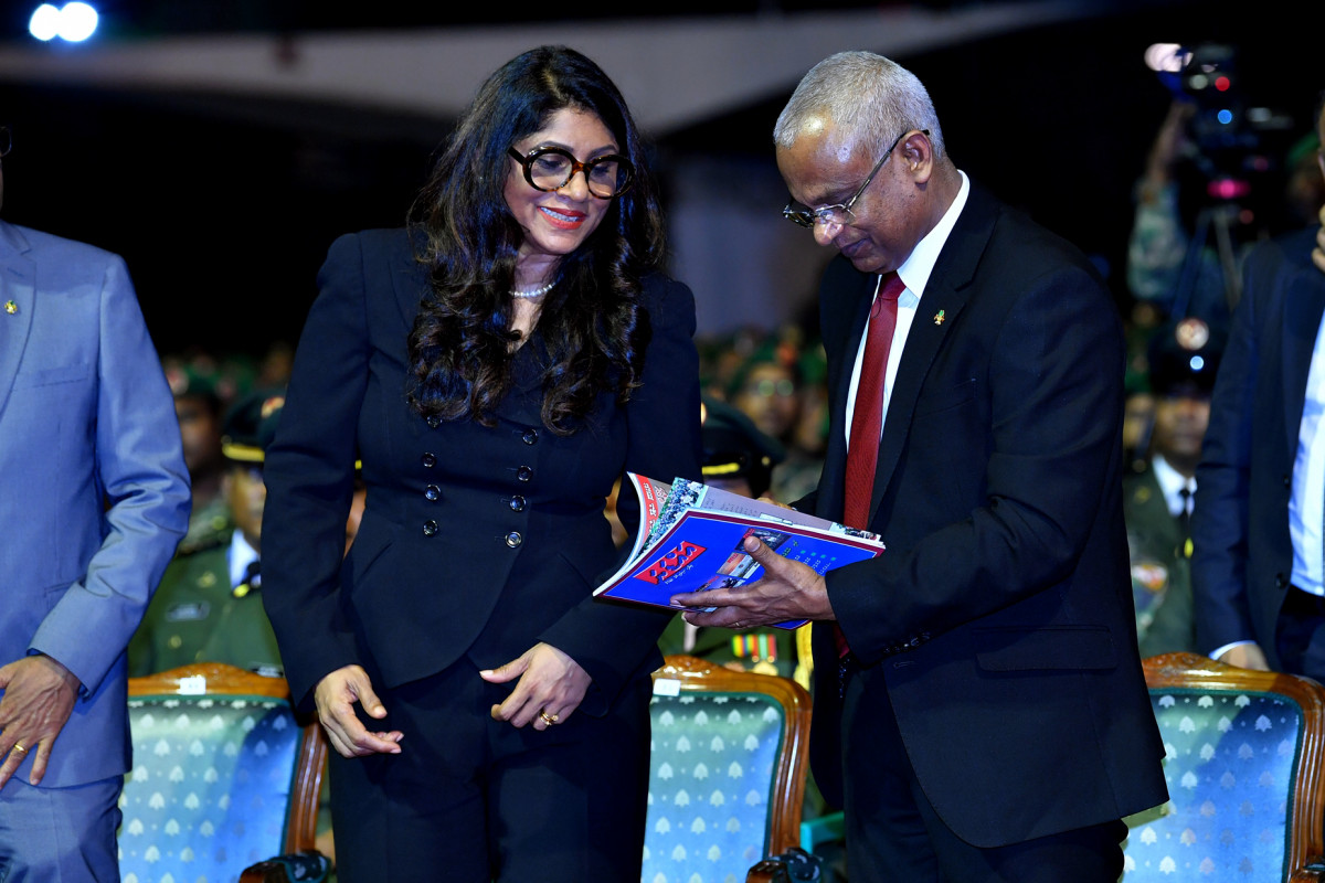 ރާއްޖޭގެ 31 ވަނަ ނަޞްރުގެ ދުވަހުގެ މުނާޞަބާގައި ބޭއްވެވި ޖަލްސާ ރައީސުލްޖުމްހޫރިއްޔާ (ކ) އަދި ޑިފެންސް މިނިސްޓަރ (ވ)