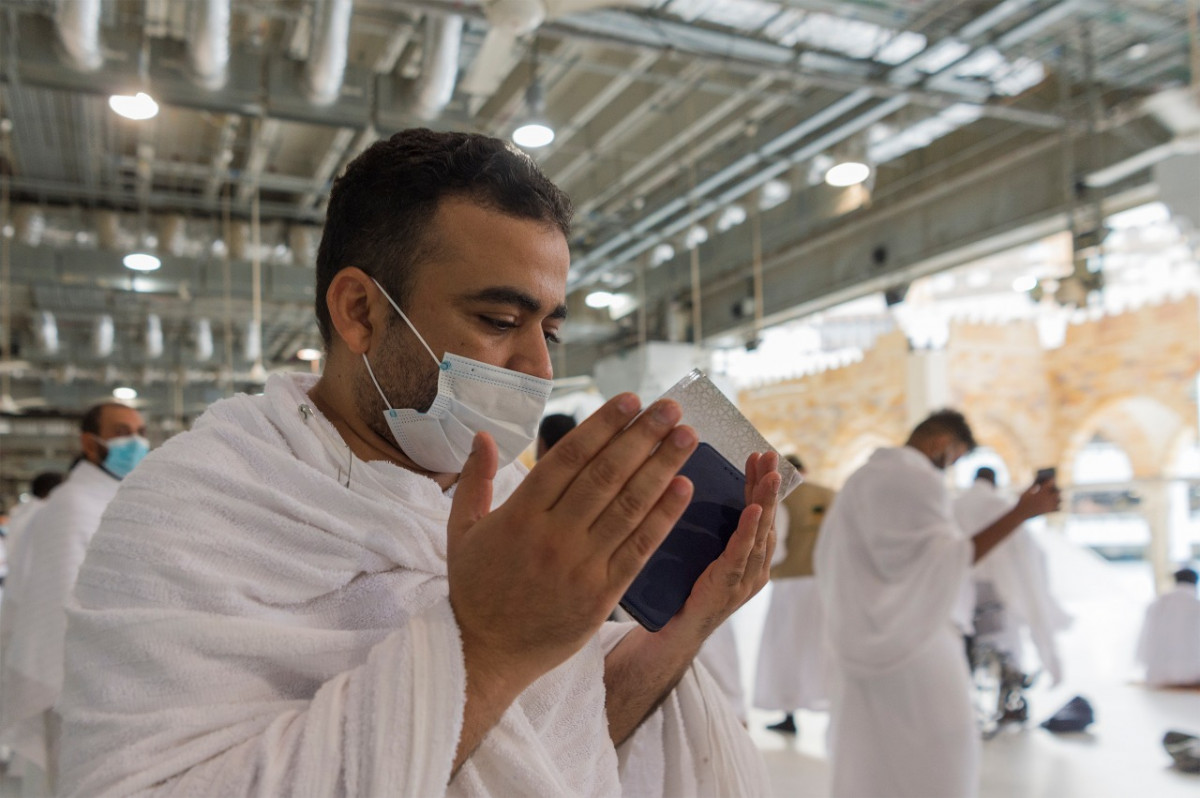 ހައްޖު 1441: މިއަހަރުގެ ހައްޖުގެ އަޅުކަމުގެ ތެރެއިން ހައްޖުވެރިއެއް ދުއާކުރަނީ. ހައްޖުވެރިންގެ ސަލާމަތާއި ރައްކާތެރިކަން ކަށަވަރުކުރުމަށް ހާއްސަ އުސޫލެއް އެކުލަވަލާފައިވޭ - ފޮޓޯ: ސައުދީ ގެޒެޓް